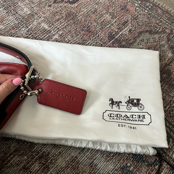 Vintage Coach Shoulder Bag - Picture 4 of 8